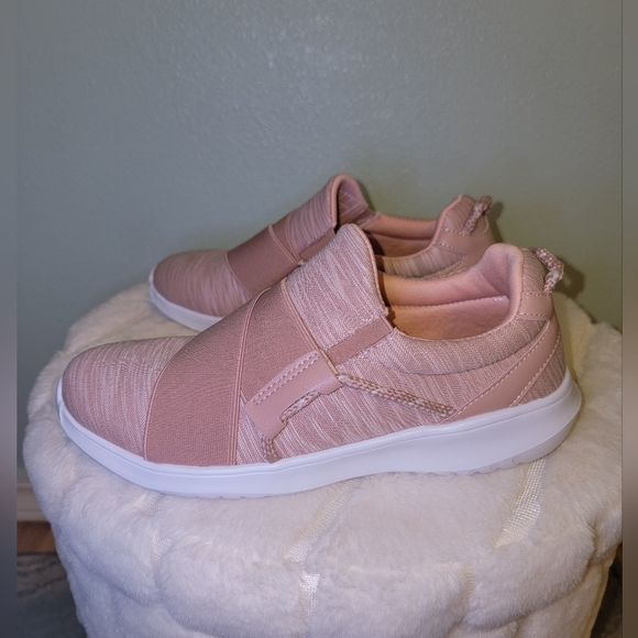 Cross Trekkers Womens Beat Slip-On Running Shoe - Picture 2 of 6